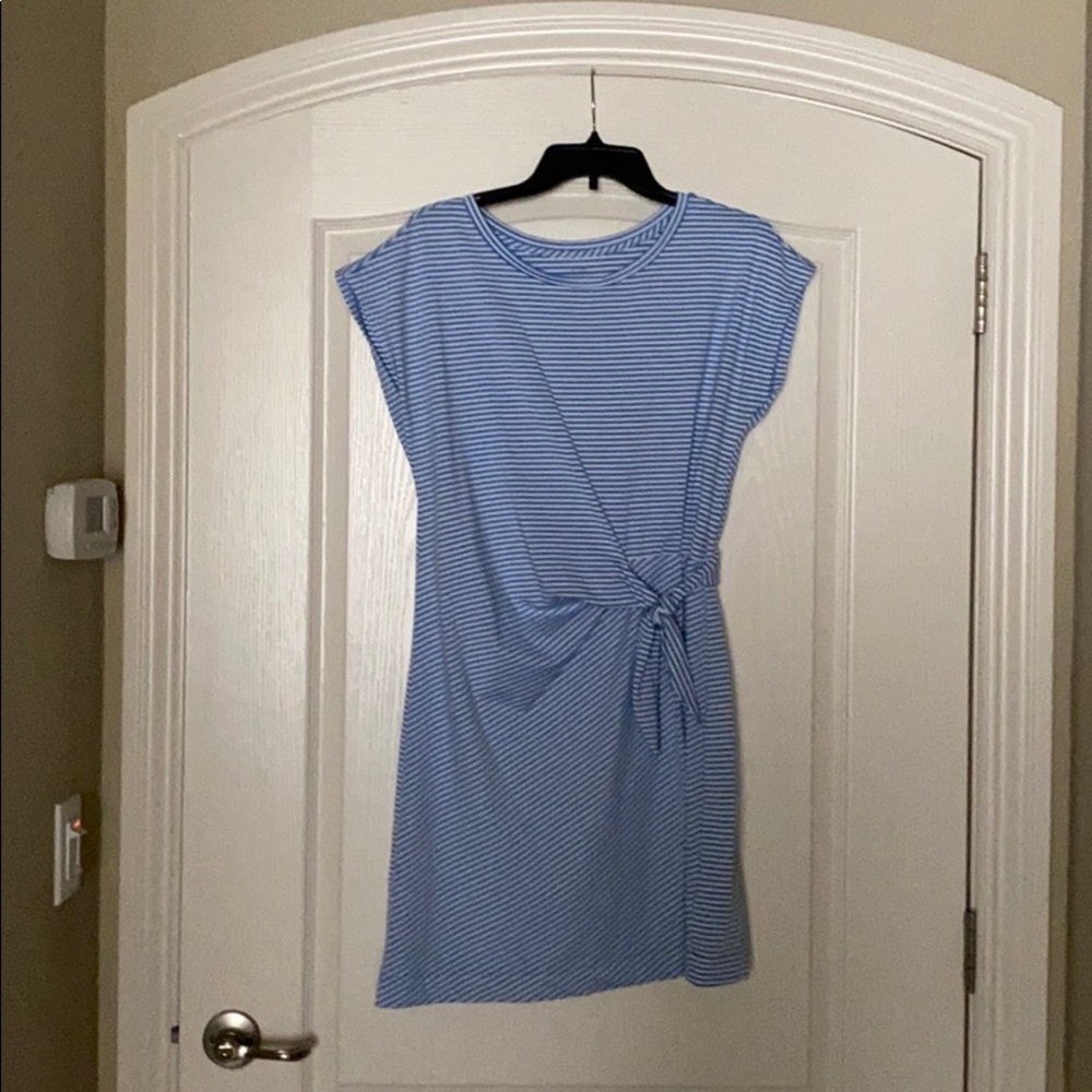 Vineyard Vines blue and white striped dress